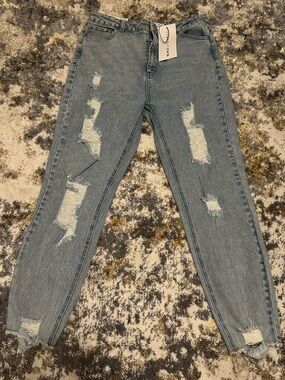 Tinseltown Hi-Rise Mom Jeans Size 13 Distressed Light Wash Denim